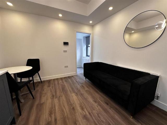 Apartment for rent in Plasnewydd, Falcon Lodge