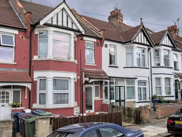 Flat for rent in Wealdstone, Greater London