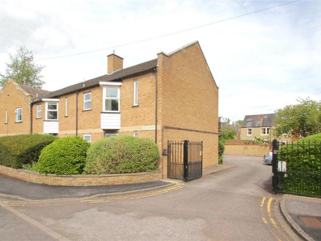 Flat for rent in The Slade, Oxfordshire