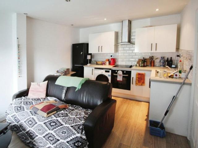 Flat for rent in Broomhill, South Yorkshire