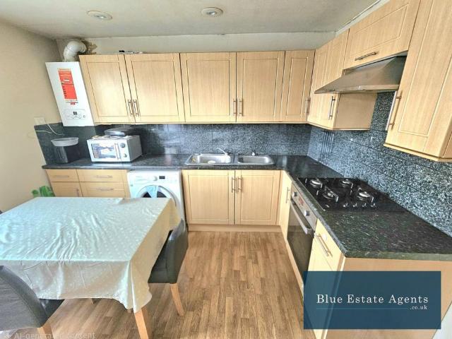 Flat for rent in Hayes, Greater London