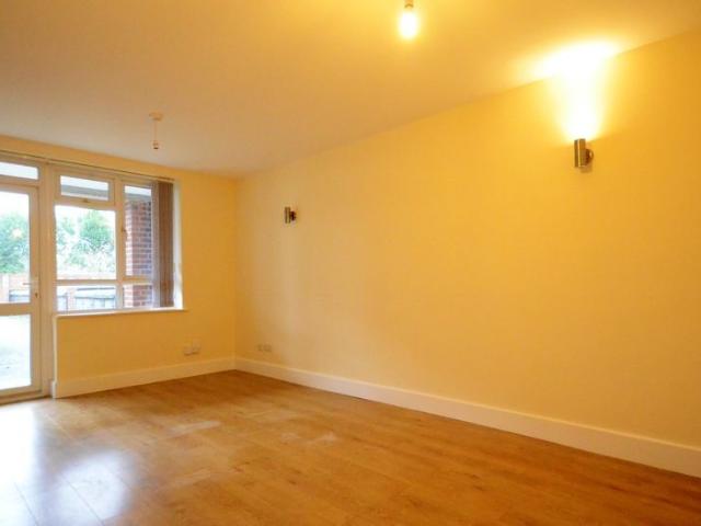 Apartment for rent in Wokingham, Isle Of Man