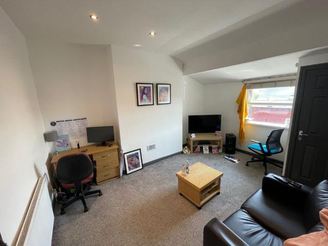 Apartment for rent in Woodhouse, West Yorkshire