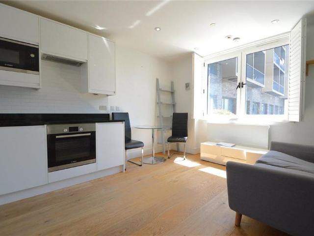Apartment for rent in London Borough of Croydon, Waddon
