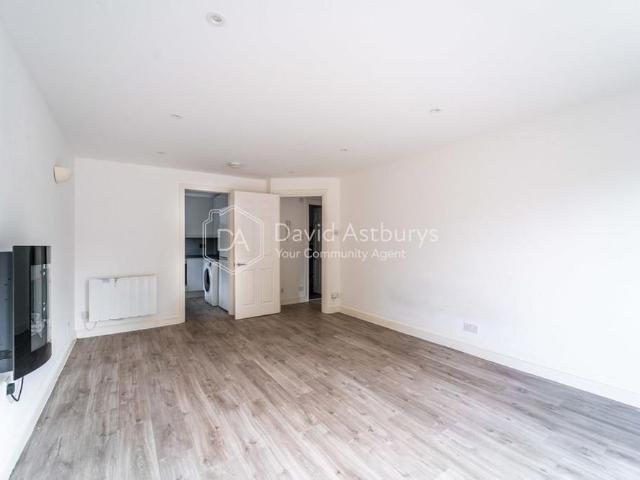 Apartment for rent in Brondesbury, Greater London