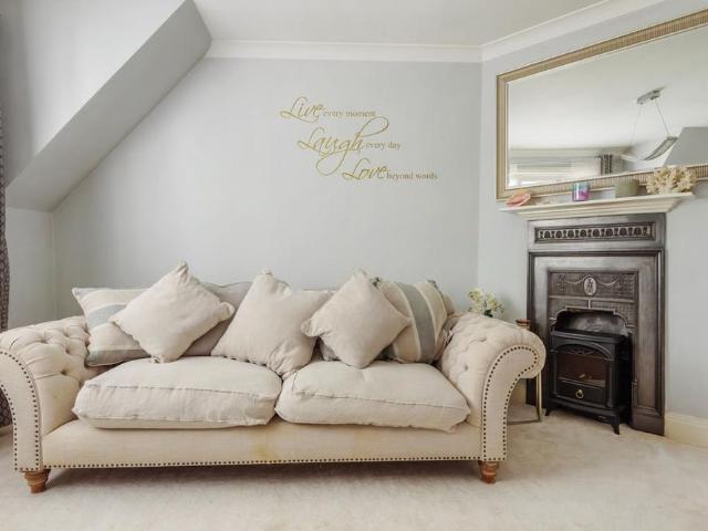 Apartment for rent in Fole, Surrey