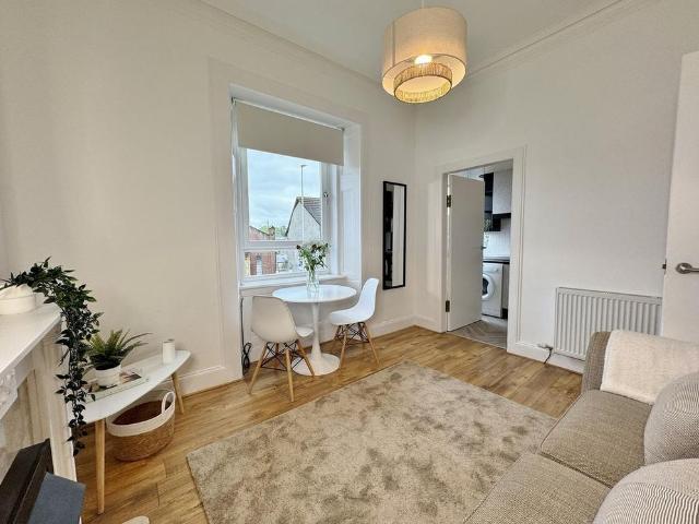 Apartment for rent in Carriagehill, Glenburn