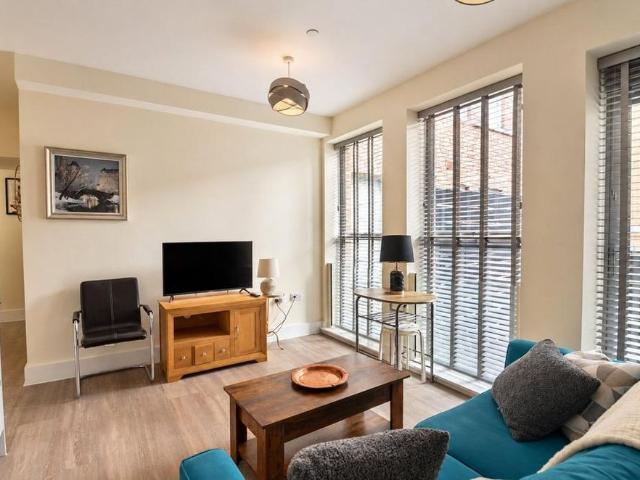 Apartment for rent in Spike Island, Feckenham