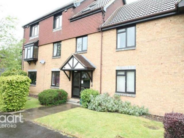 Flat for rent in Westborough, Surrey