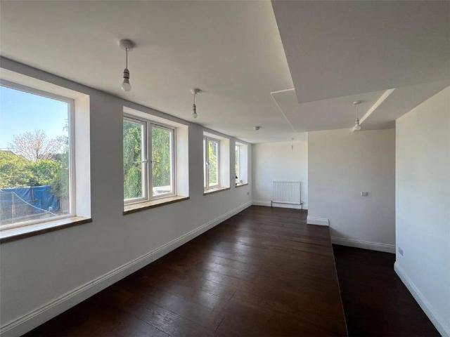 Apartment for rent in Preston, Greater London