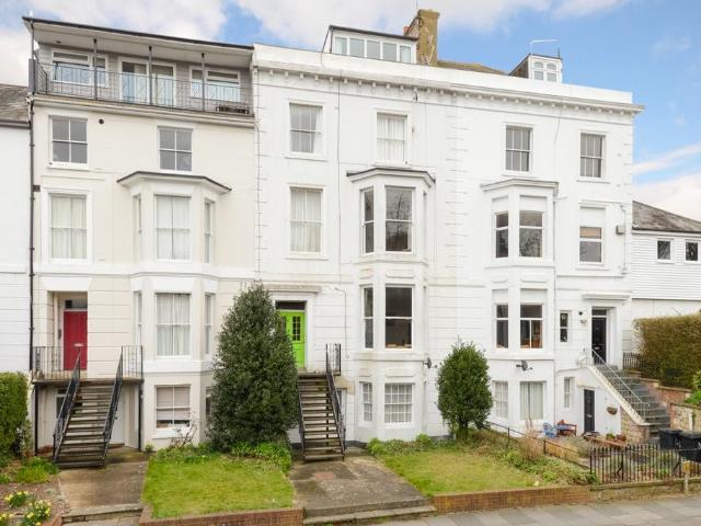 Flat for rent in Canterbury, Longport