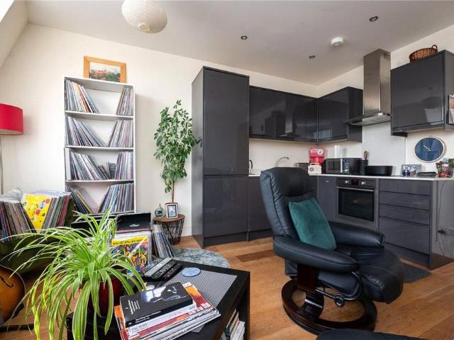 Apartment for rent in St Margarets, Greater London