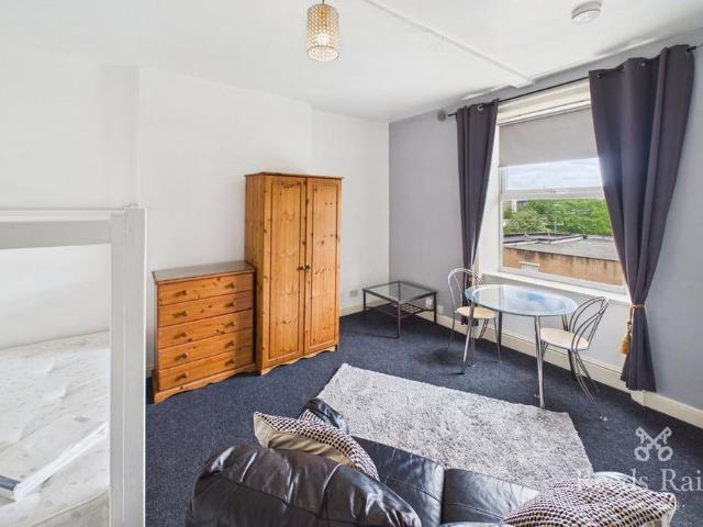 Apartment for rent in Highfields, Huddersfield