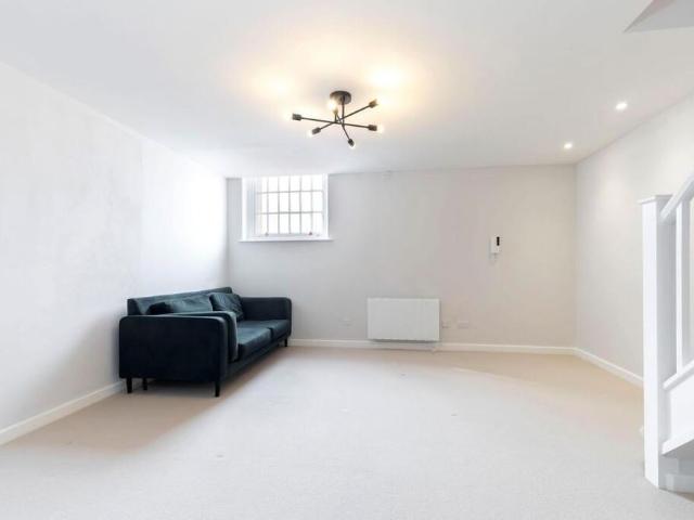 Apartment for rent in Golden Valley, Gloucestershire