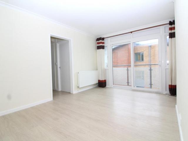 Flat for rent in Nangreaves, Wales