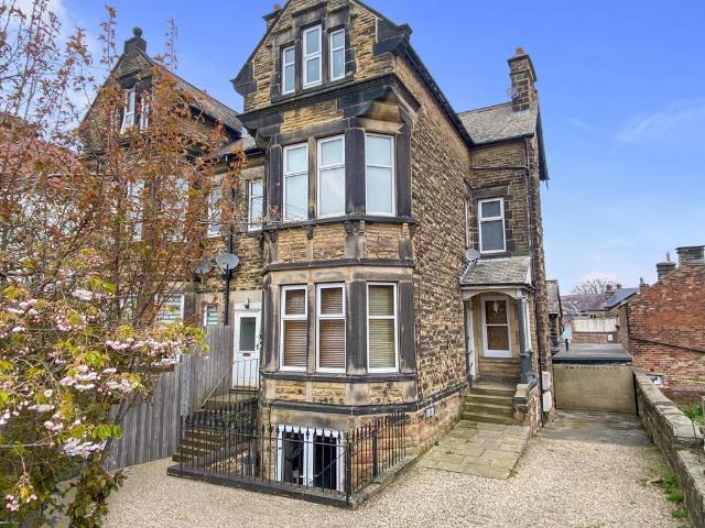 Flat for rent in Harlow, Harrogate