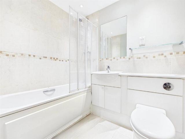 Apartment for rent in Hampton, Greater London