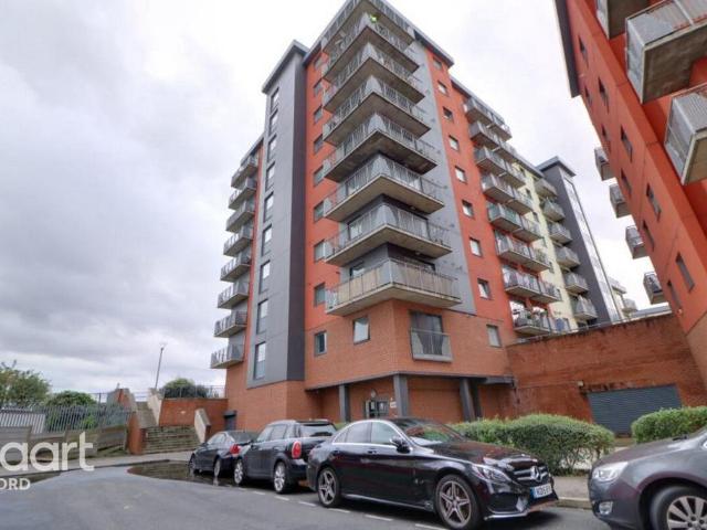Flat for rent in Roding Riverside, Greater London