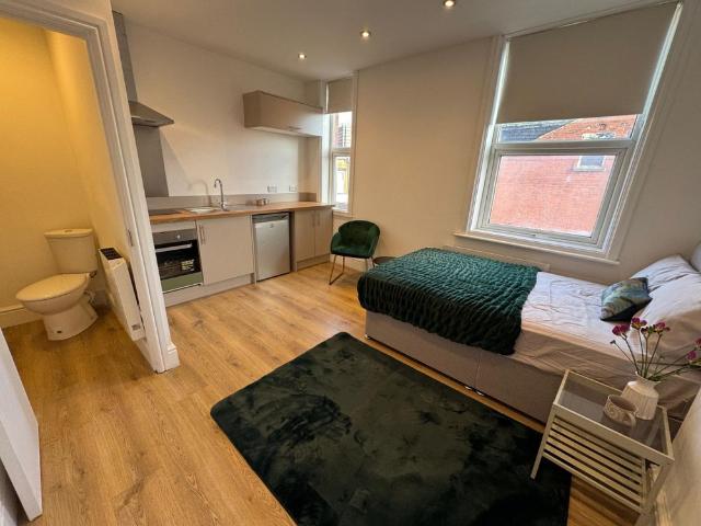 Studio for rent in Holbeck, Beeston Hill