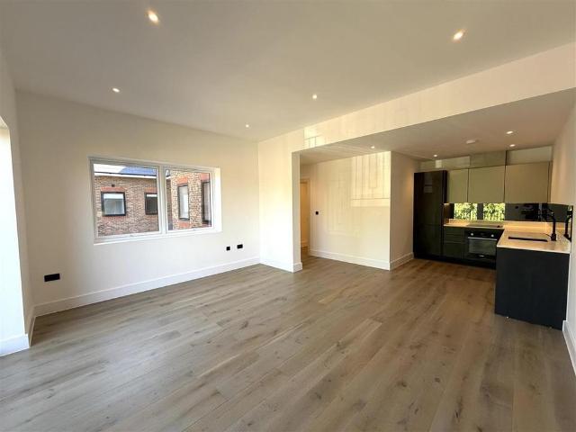 Apartment for rent in Blackhills, Surrey