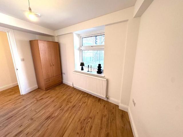 Flat for rent in New Malden, Isle Of Man