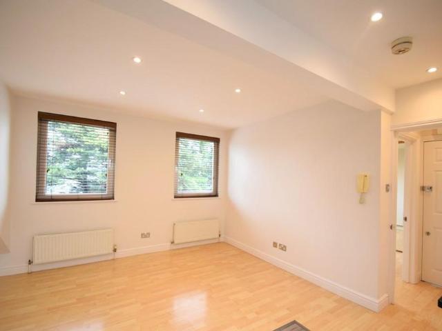 Apartment for rent in London Borough of Ealing, Greater London