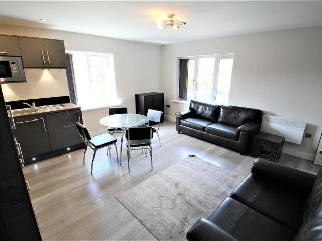Flat for rent in Hyde Park, West Yorkshire