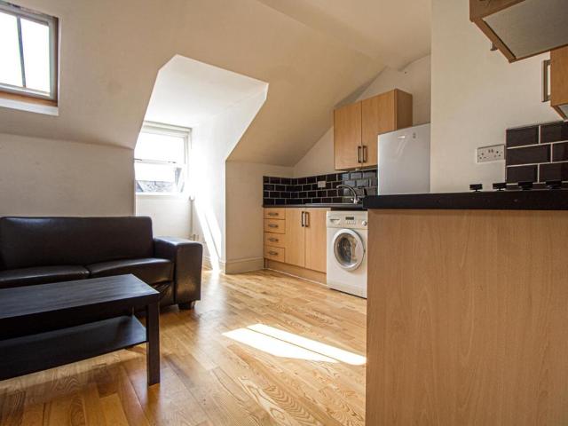 Flat for rent in Hyde Park, West Yorkshire