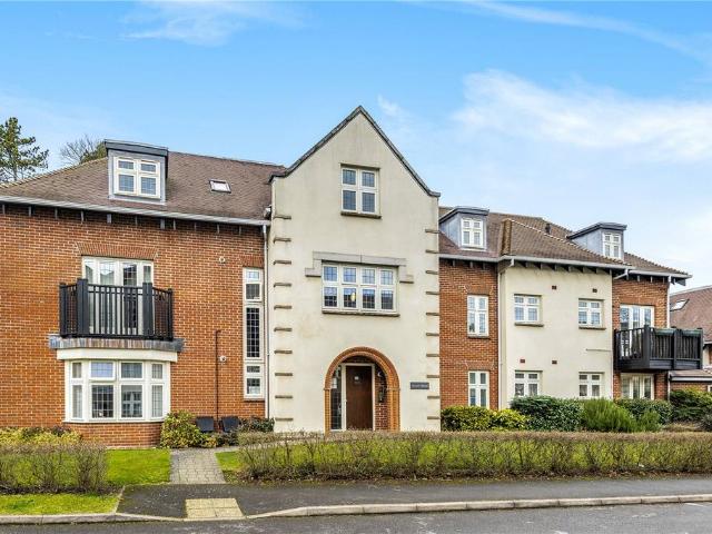 Flat for rent in Sleepers' Hill, Hampshire