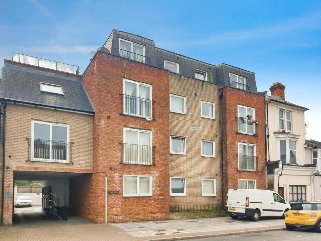 Flat for rent in Buckland, City Of Portsmouth
