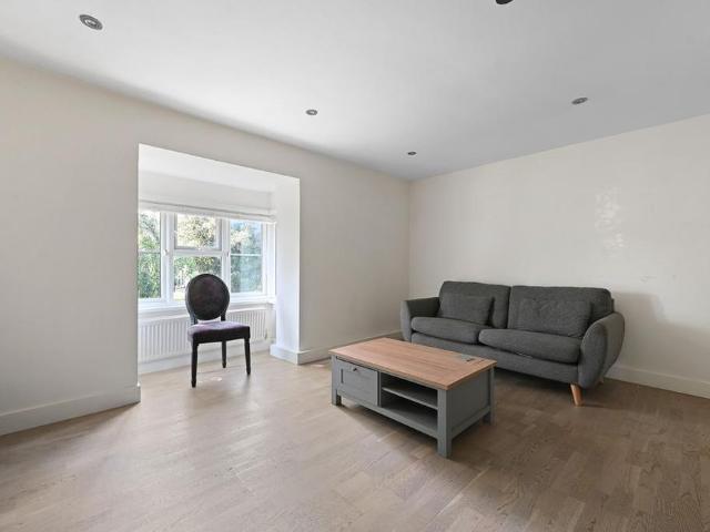 Apartment for rent in Charville, Greater London