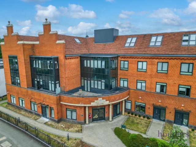 Flat for rent in Row Town, Surrey