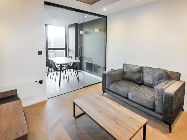 Apartment for rent in Haughton Green, Greenheys