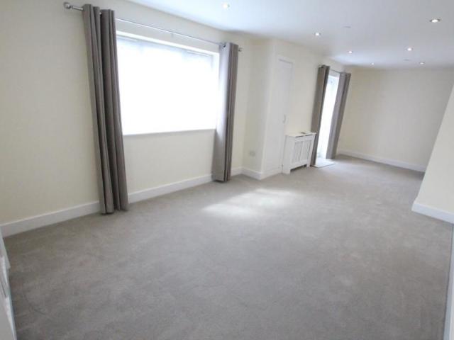 Apartment for rent in Horsell, Woking