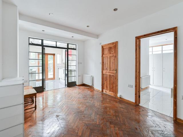 Flat for rent in London Borough of Croydon, Thornton Heath