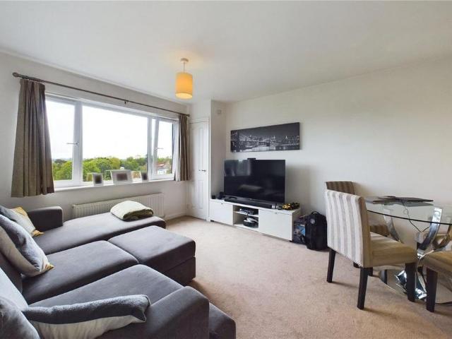 Apartment for rent in Blackwell, Mid Sussex