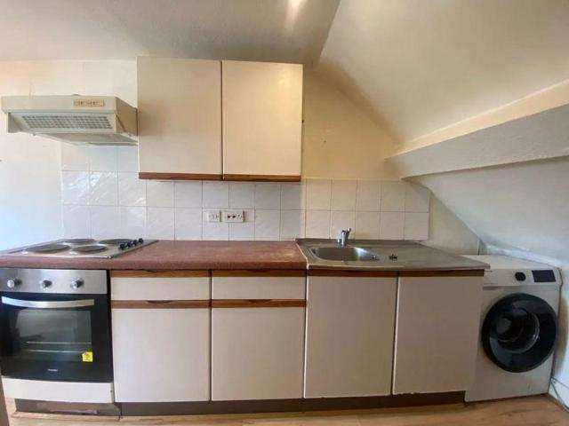 Flat for rent in Queen's Park, Greater London
