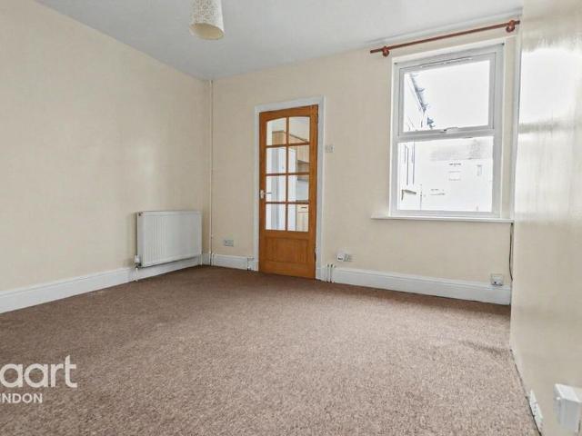 Apartment for rent in Walcot West, Rodbourne