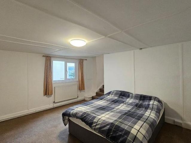 Apartment for rent in Highweek, Bridford