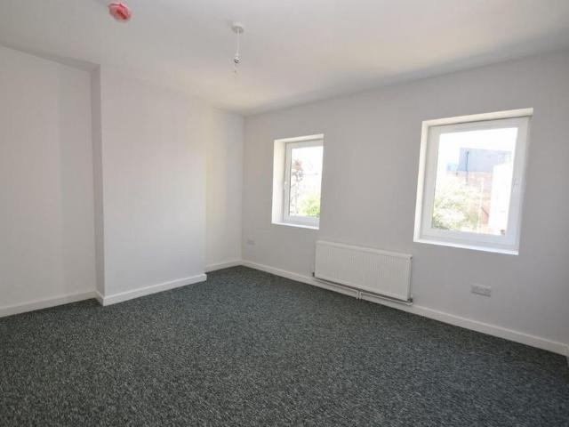 Apartment for rent in Roselands, Eastbourne