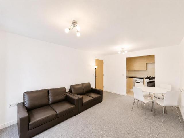 Flat for rent in London Borough of Hounslow, Feltham