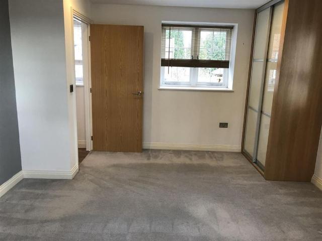 Apartment for rent in Elstree and Borehamwood, Borehamwood
