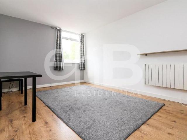 Apartment for rent in Cliff Hill, Green Close