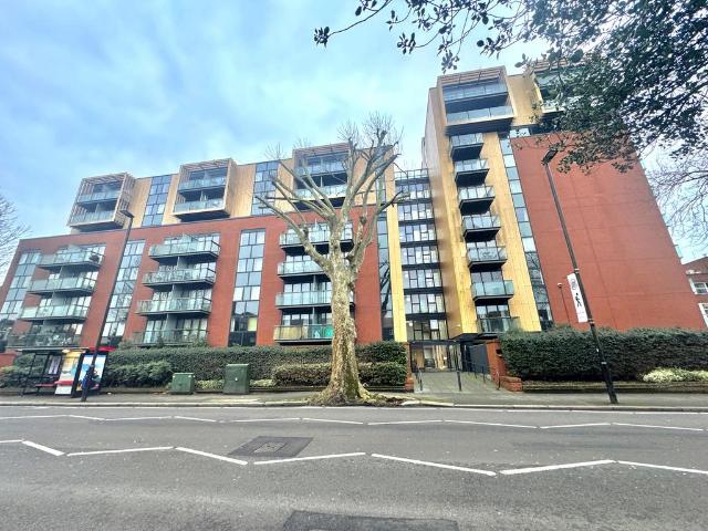 Flat for rent in London Borough of Hounslow, Greater London