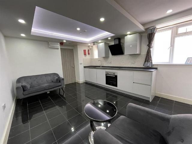 Flat for rent in Plasnewydd, Falcon Lodge