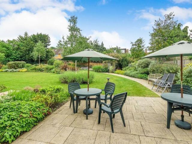 Apartment for rent in Woodford Green, Greater London