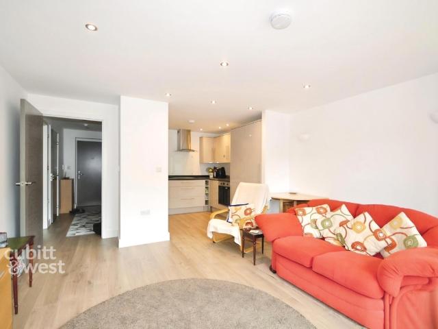 Apartment for rent in Perryfields, West Sussex