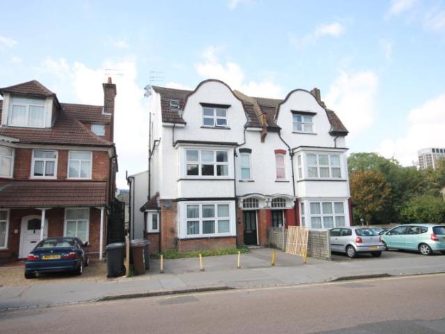 Flat for rent in London Borough of Croydon, Addiscombe