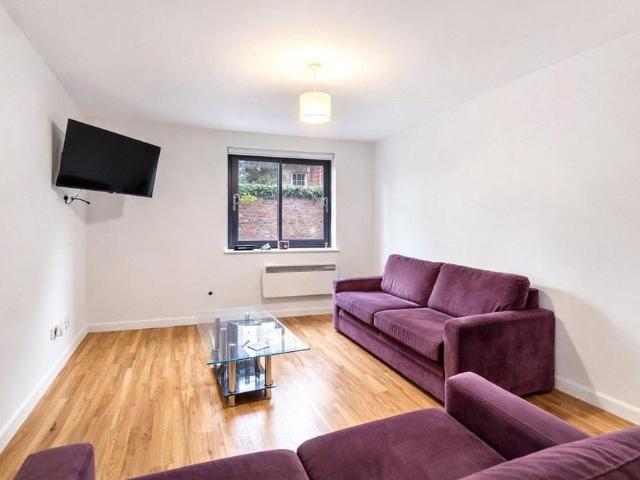 Apartment for rent in Spike Island, Feckenham