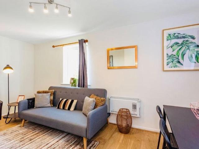Apartment for rent in Thames View, Greater London